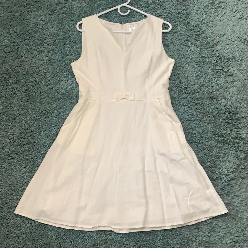 White linen dress. Worn twice. Great condition!